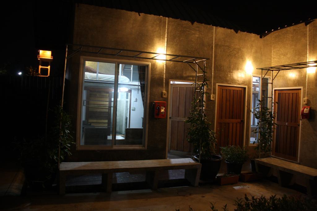 Zan Pla Nade Guesthouse Чианг Рай Стая снимка